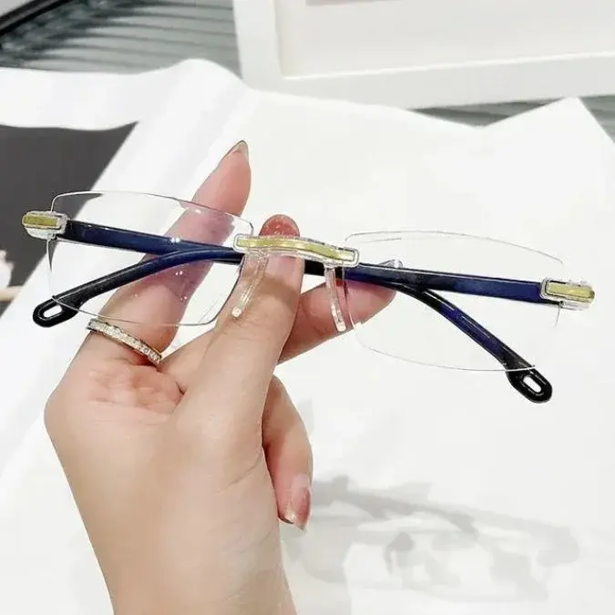 Escena ilustrativa de las gafas TR90 sobre un libro abierto